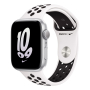 Apple Watch Nike SE (2022), 44 мм корпус из алюминия цвета «Silver», ремешок Nike Sport Band размера M/L цвета «Summit White/Black»